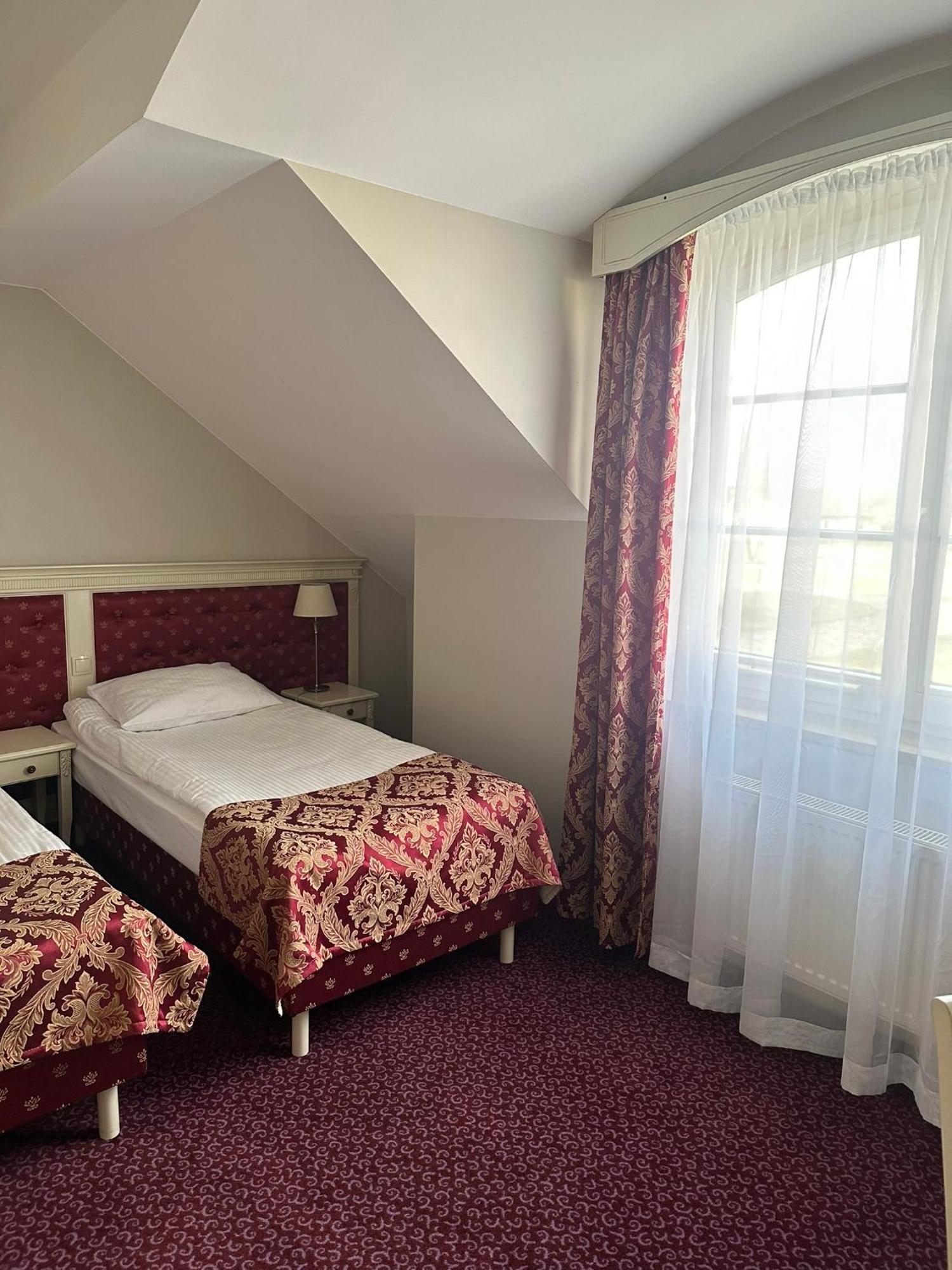 Hotel Sobienie Krolewskie Sobienie Szlacheckie المظهر الخارجي الصورة
