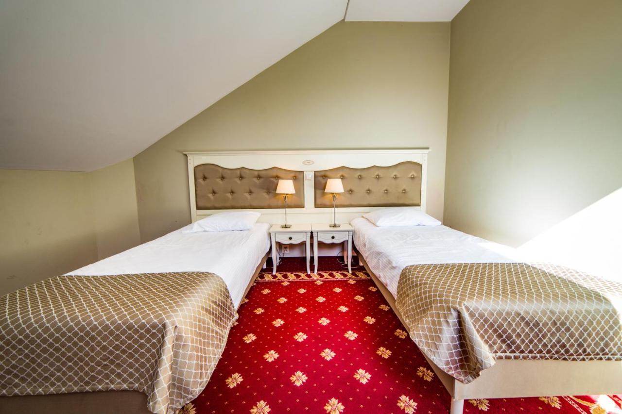 Hotel Sobienie Krolewskie Sobienie Szlacheckie المظهر الخارجي الصورة