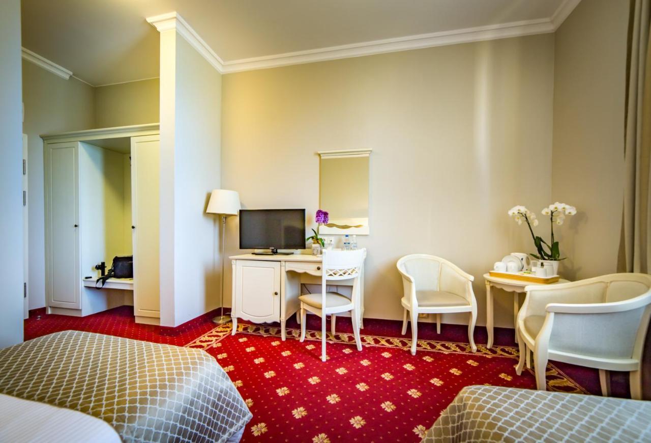 Hotel Sobienie Krolewskie Sobienie Szlacheckie المظهر الخارجي الصورة