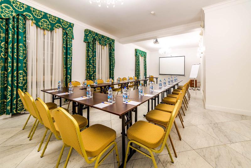 Hotel Sobienie Krolewskie Sobienie Szlacheckie المظهر الخارجي الصورة