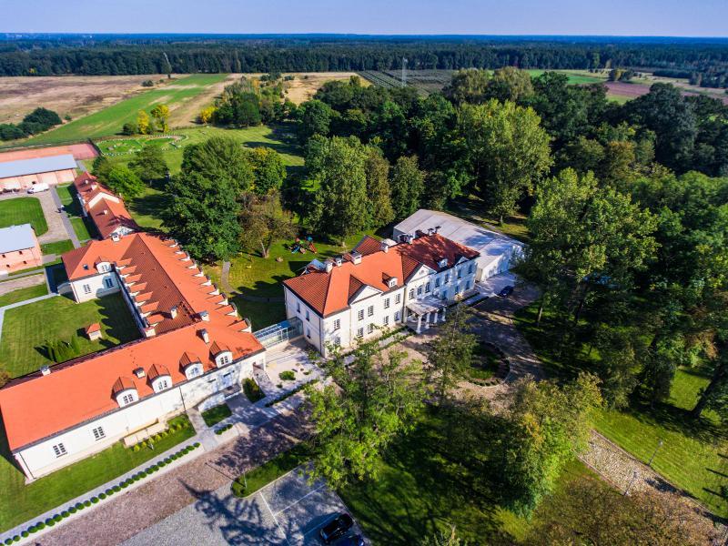 Hotel Sobienie Krolewskie Sobienie Szlacheckie المظهر الخارجي الصورة